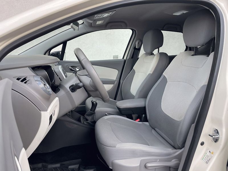 Renault Captur (2015) ZEN ,09TCe 90k - fotka 16 z 18