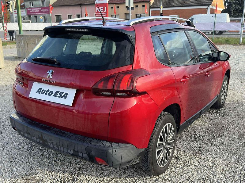 Peugeot 2008 (2018) 1.2PT, 2.maj,ČR, autoAC - fotka 4 z 21