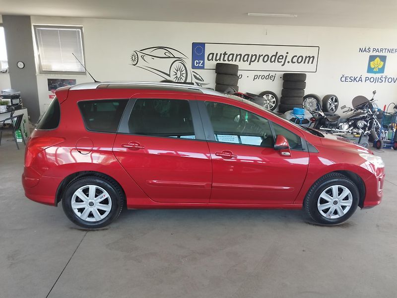 Peugeot 308 (2010) 1,6HDI,80KW,7MÍST,PANOR,SER.KN - fotka 5 z 31