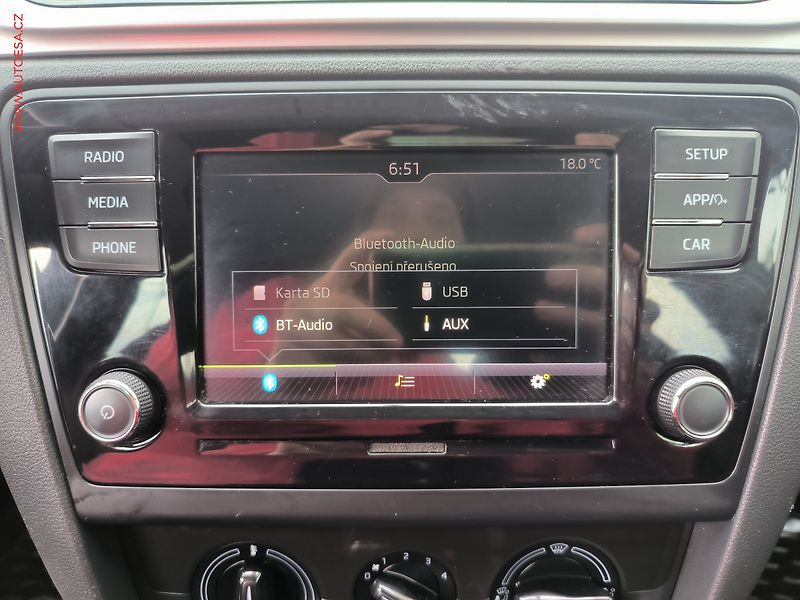 Škoda Rapid (2017) 1.0 TSI, ČR, AC, výhřev sed. - fotka 12 z 18