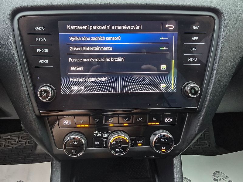 Škoda Octavia 2.0TSi 140kW DSG L&K 4x4 KŮŽE - fotka 27 z 38
