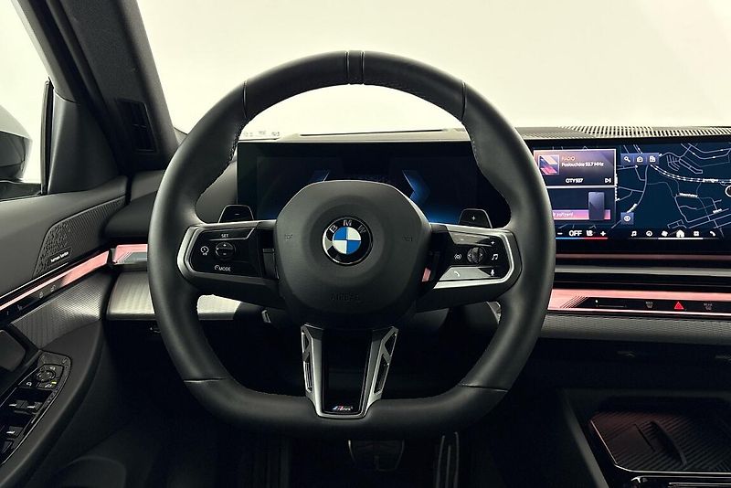 BMW Řada 5 540d xDrive Touring - fotka 9 z 19