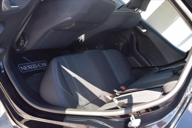 Ford Fiesta 1,0 i 73KW AUTOMAT NÍZKÉ KM - fotka 16 z 45