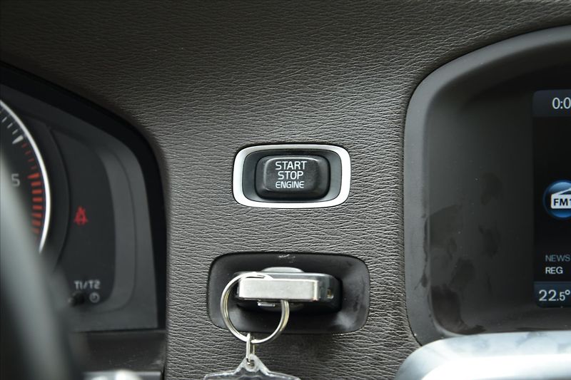 Volvo V60 D3 120kW SERVISNÍ KNIHA TAŽNÉ - fotka 17 z 20