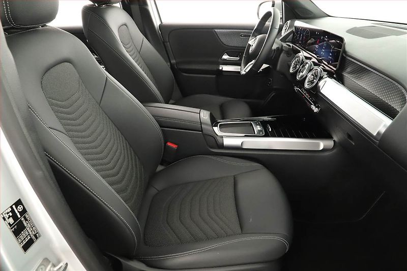 Mercedes-Benz GLB (2024) 200 d 4MATIC - fotka 7 z 20