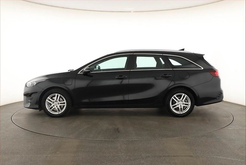 Kia Ceed (2022) 1.6 GDI plug-in - fotka 3 z 20
