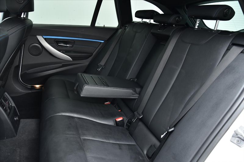 BMW Řada 3 320i xDrive 135kW MPAKET ČR - fotka 11 z 27