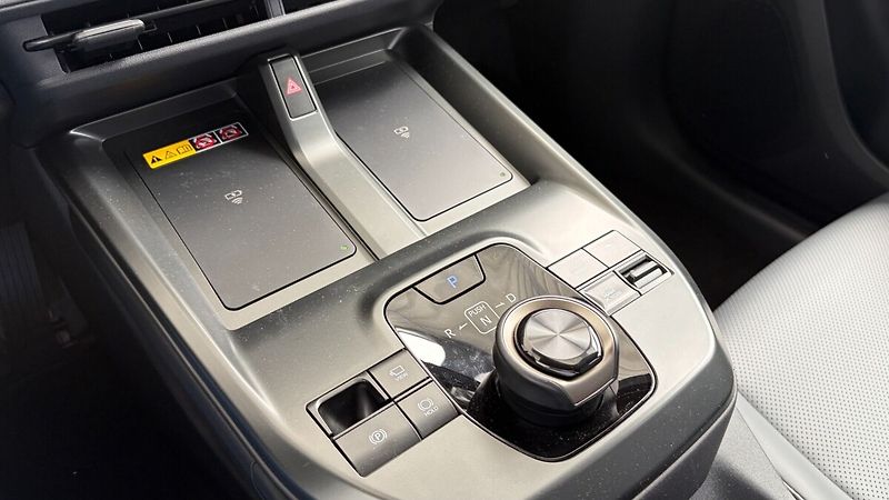 Toyota bZ4X Touring Executive 74kWh AWD - fotka 14 z 19
