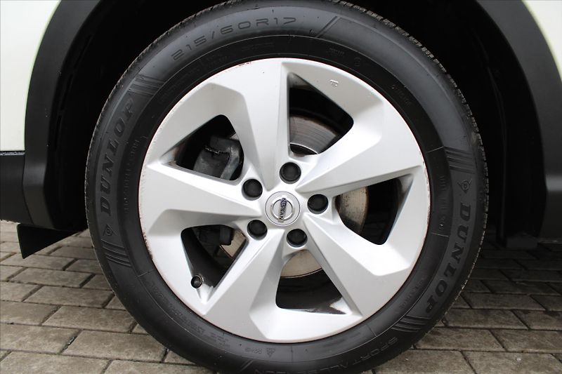 Nissan Qashqai 1.2 DIG-T ACENTA A/T 1.MAJ. ČR - fotka 9 z 20