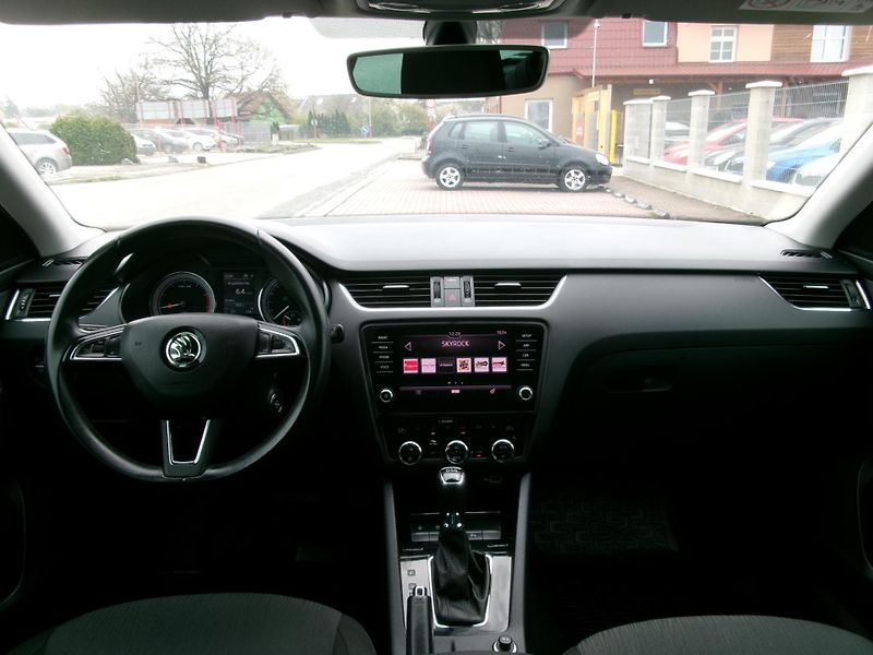 Škoda Octavia (2019) 1,5TSI DSG AC TEMP ČR - fotka 15 z 36
