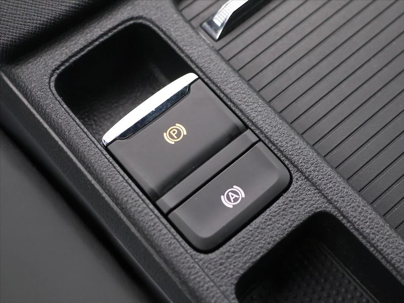 Škoda Octavia 2,0 TSI 180kW DSG RS CZ DPH - fotka 32 z 41