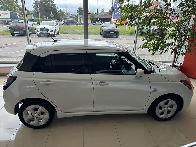 Suzuki Swift (2026) 1,2 Premium Hybrid - fotka 2 z 5