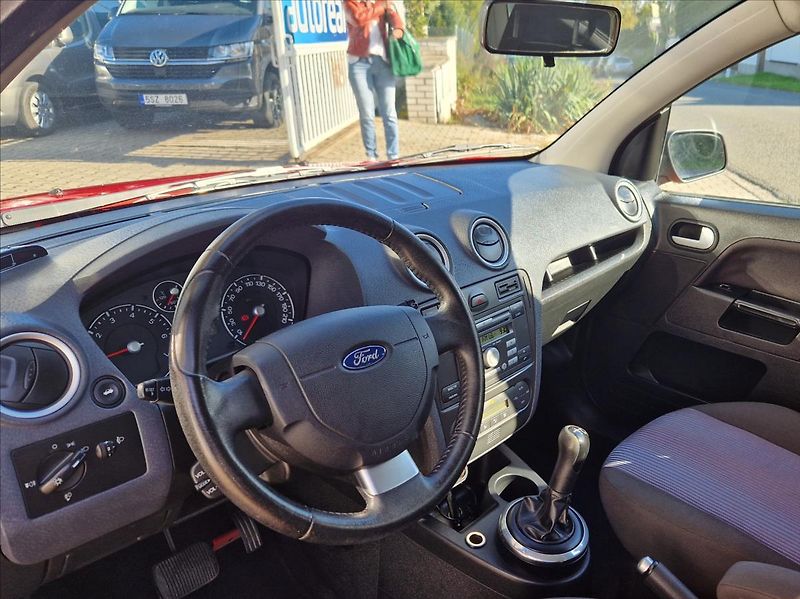 Ford Fusion 1,4 i SENZORY AUTAC PO SERVISU - fotka 20 z 35