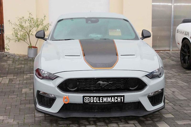 Z podzimního autosrazu v areálu Pivovaru Holanďan v Hlízově.