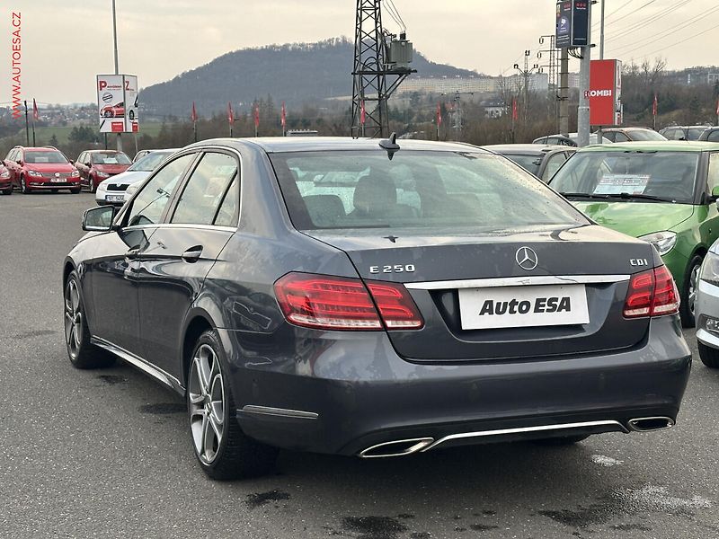 Mercedes-Benz Třídy E (2014) 2.2CDi, AT, navi, LED - fotka 4 z 23
