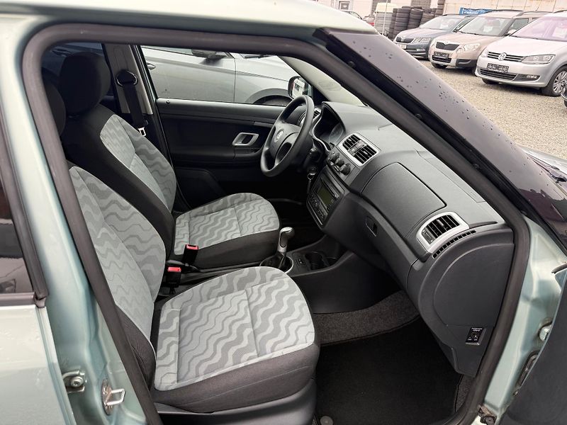 Škoda Fabia 1.6 16V AMBITION - fotka 10 z 13