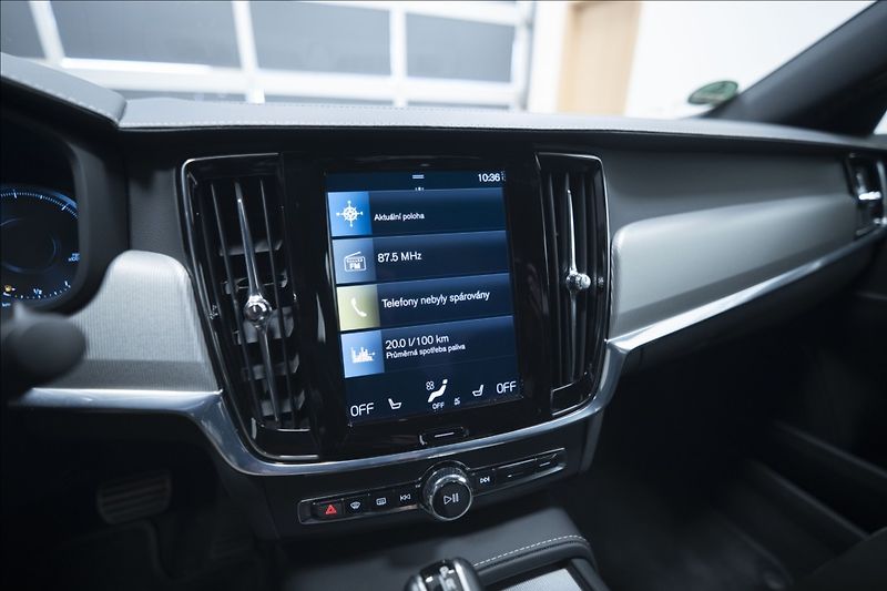 Volvo S90 2,0 D4 NAVI KAMERA 4x VÝHŘEV - fotka 27 z 42