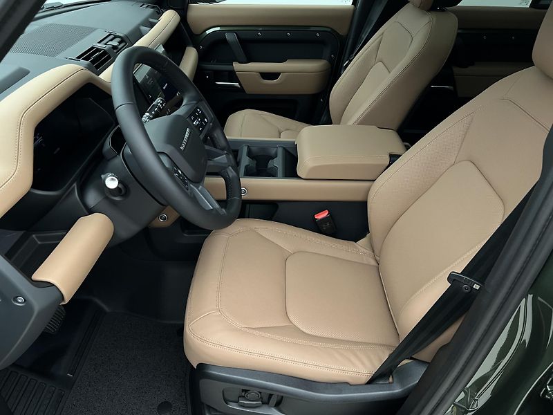 Land Rover Defender 110 D350 X-DYNAMIC REZERVACE - fotka 11 z 51