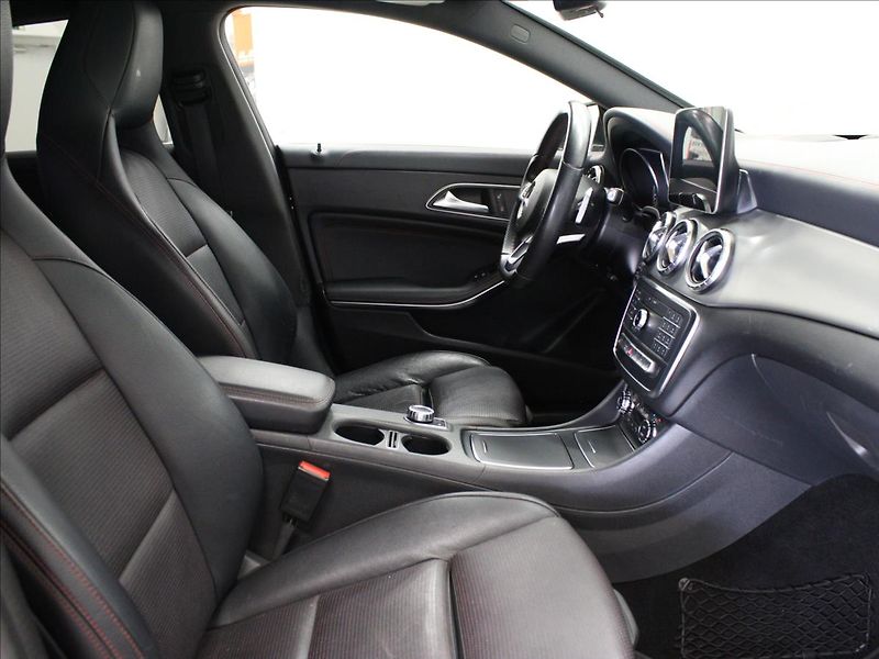 Mercedes-Benz CLA 2,1 CDI 200 4Matic AMG - fotka 12 z 37