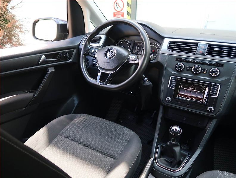 Volkswagen Caddy (2019) 1.4 TSI, 5Míst, ČR, 1Maj - fotka 7 z 19