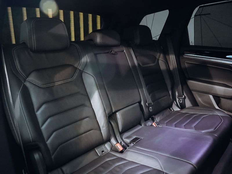 Volkswagen Touareg 3.0TDI V6 R-line 210 kW - fotka 22 z 31