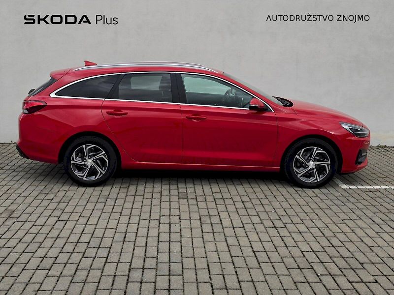Hyundai i30 (2022) SW Family Smart 1,5GDi 80kW - fotka 28 z 29