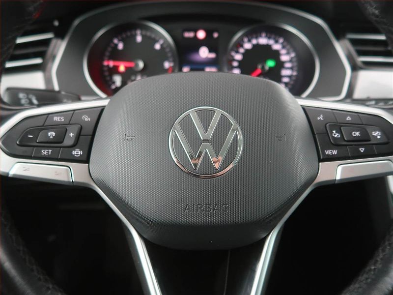 Volkswagen Passat (2021) Business 2.0 TDI, Automat - fotka 16 z 21