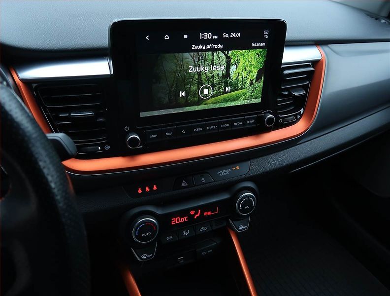 Kia Stonic (2021) 1.2 DPI, Kůže, Navi, Tempomat - fotka 17 z 24