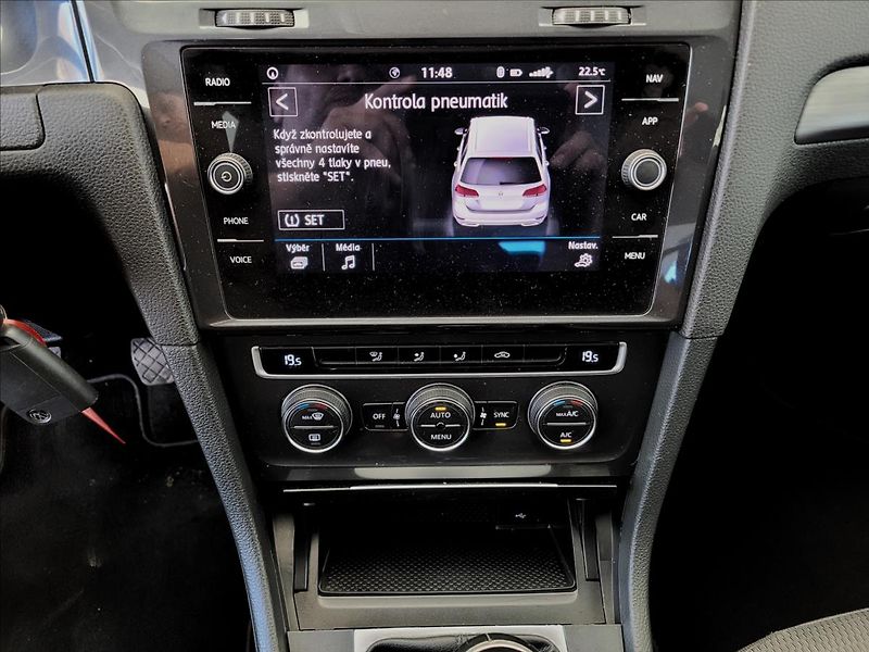 Volkswagen Golf 1,0 TSI,navi,digiklima,acc,alu - fotka 29 z 50