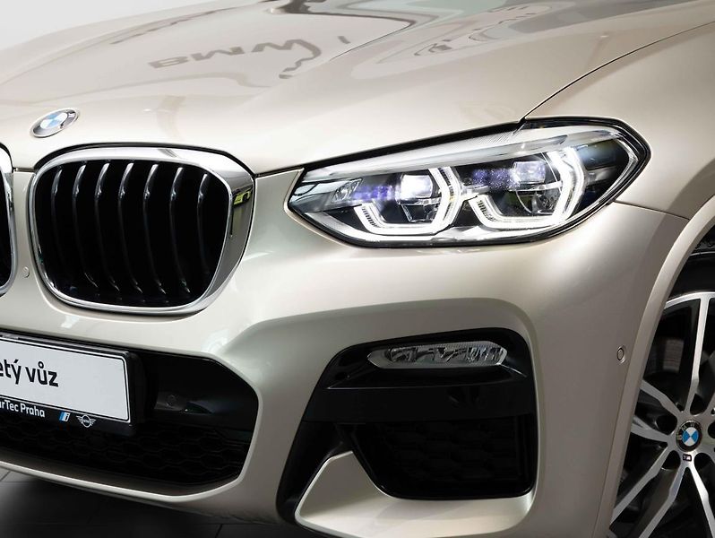 BMW X3 xDrive 20D - fotka 7 z 22