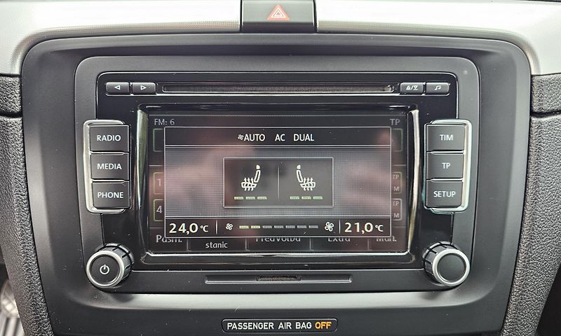 Škoda Superb 2.0 TDI 103kW,SENZORY,SERVISKA - fotka 28 z 53