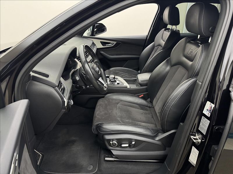 Audi SQ7 4,0 V8 MATRIX BOSE DPH 360° CZ - fotka 39 z 52