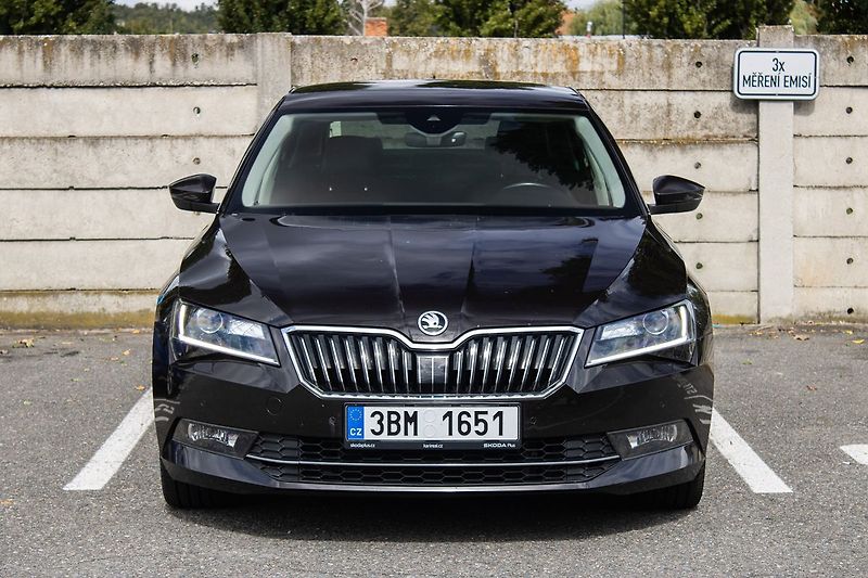 Škoda Superb - fotka 2 z 27