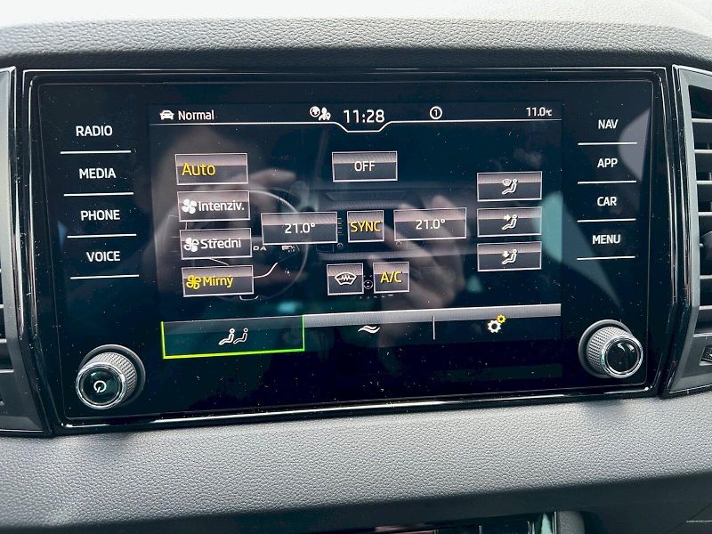 Škoda Karoq (2025) Sportline 2.0 TDI 110 kW DSG - fotka 24 z 35