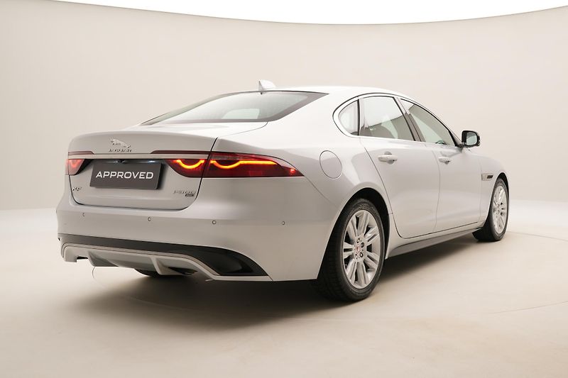Jaguar XF P300 R-DYNAMIC S AWD AUT CZ - fotka 12 z 44