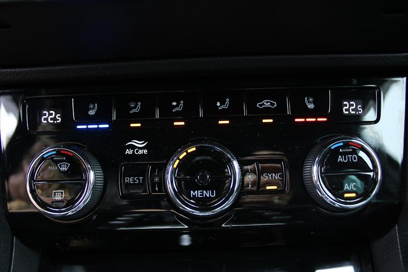 Škoda Superb 2.0 TDI 140kW L&K 4X4 TAŽNÉ - fotka 25 z 31