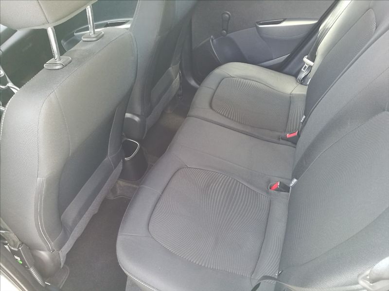 Hyundai i10 1,0 i autom.klima - fotka 17 z 22
