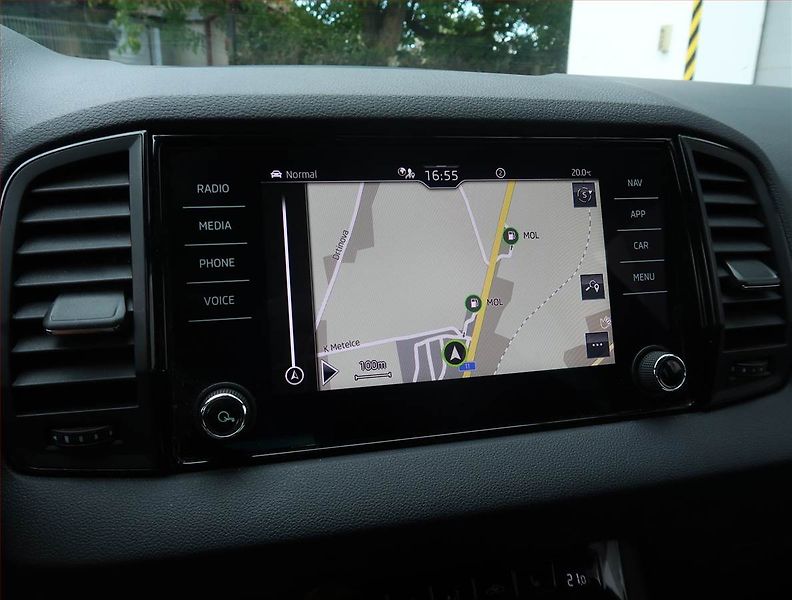 Škoda Karoq (2021) Sportline 1.5 TSI - fotka 21 z 24