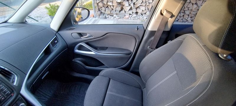 Opel Zafira (2012) Opel Zafira Tourer 2,0CDTI - fotka 11 z 22