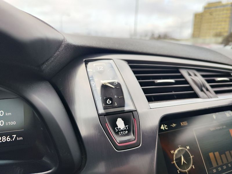 Citroën DS5 2.0 HDI/120kW hybrid4 Panorama - fotka 19 z 32