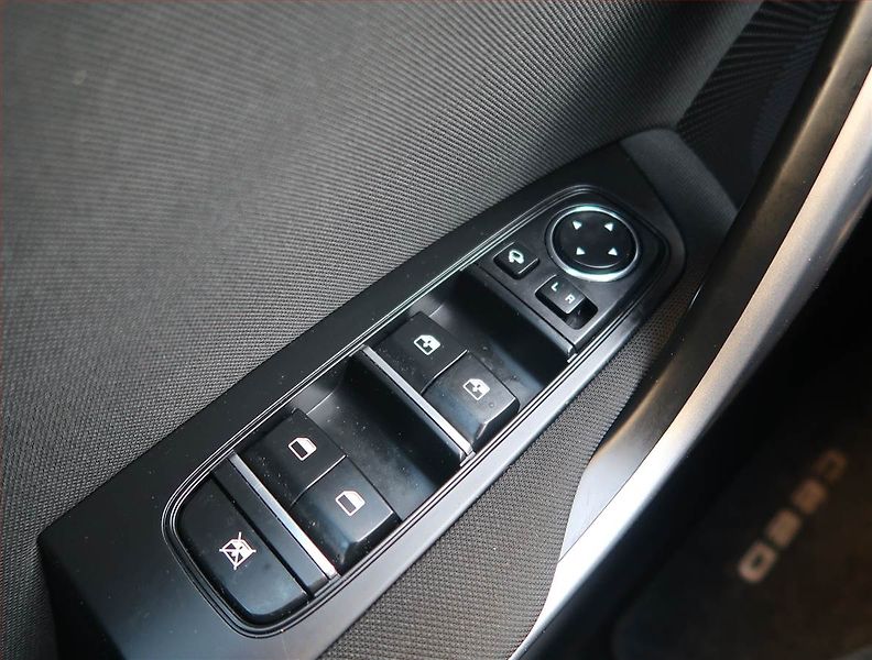 Kia Ceed (2022) 1.5 T-GDI MHEV - fotka 16 z 20