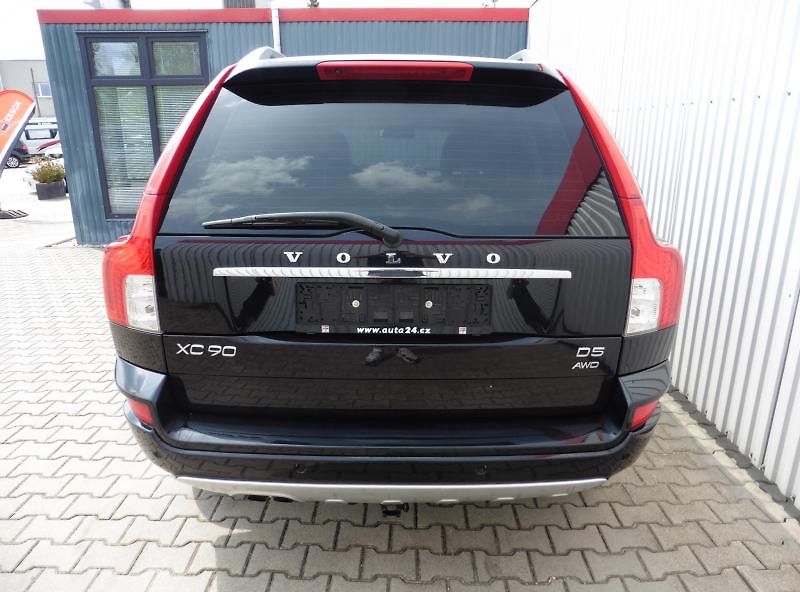 Volvo XC90 2,4 D5 Summum AWD A/T Navi 7.m - fotka 7 z 13
