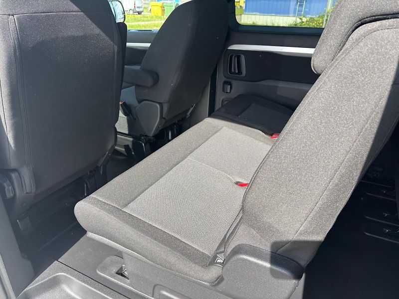 Toyota ProAce Verso 2,0 D-4D L2 Family AT - fotka 23 z 25