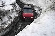Range Rover Sport pokořil vyhlášenou sjezdovku ve švýcarském Mürrenu.