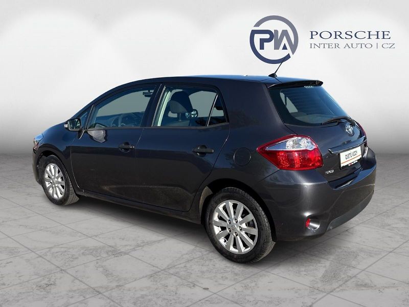 Toyota Auris 1.6 Valvematic Terra Cool - fotka 8 z 21