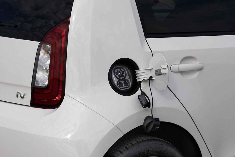 Superb iV při jízdě v elektrickém režimu