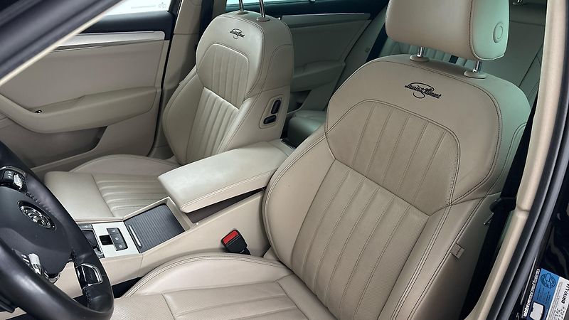 Škoda Superb 2.0 TDI DSG 4x4 L&K Combi - fotka 15 z 36