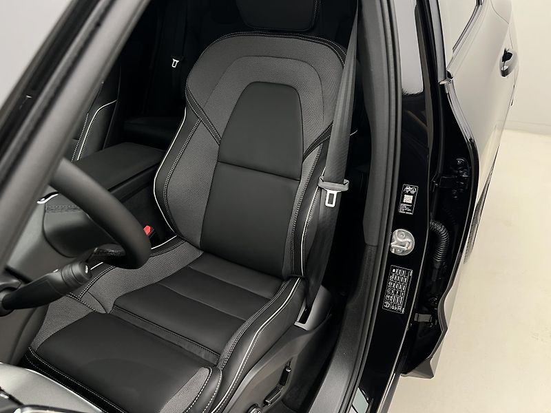 Volvo XC60 (2026) B5 AWD BLACK EDITION PLUS AUT - fotka 24 z 42