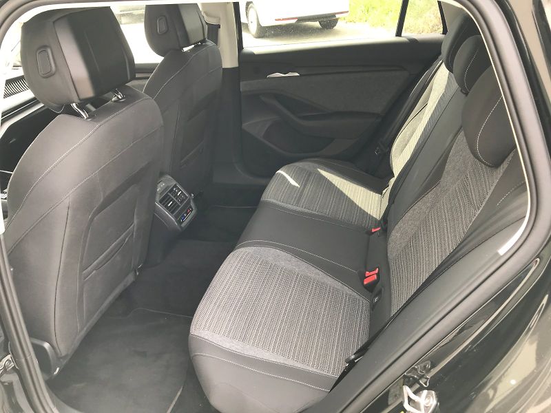 Škoda Superb (2025) COMBI SELEC TD 110/2.0 A7F - fotka 18 z 30