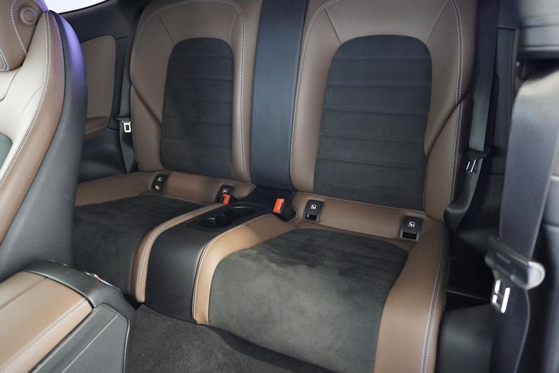 Mercedes-Benz Třídy C C 250 2.0-155 KW EDITION 1 - fotka 20 z 24